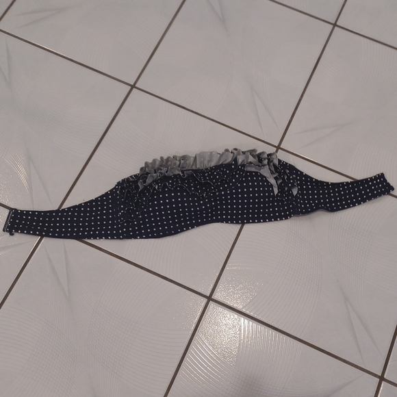 $4 Add-on Strapless Ruffled Bikini Top - Size Large - Picture 7 of 11